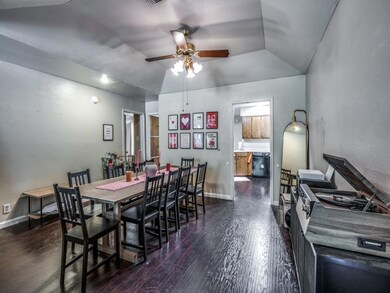 124-126 Hollyhill Ln, Denton, TX 76205 - photo 3