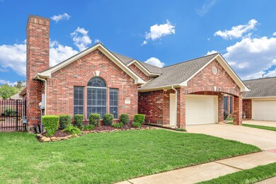 308 Parkwood Village Dr, Friendswood, TX 77546 - photo 2