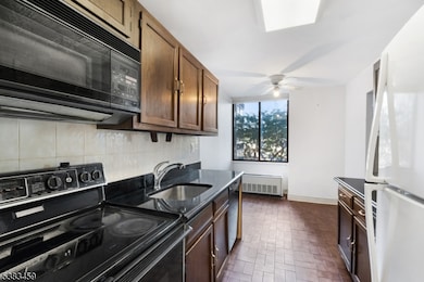 300 Winston Dr unit DR101, Cliffside Park, NJ 07010 - photo 7