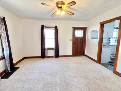 1009 S 5th Ave E, Newton, IA 50208 - photo 2