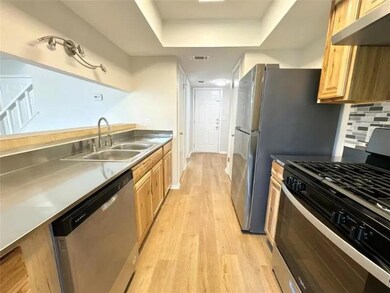 12136 Thompkins Dr unit B, Austin, TX 78753 - photo 3