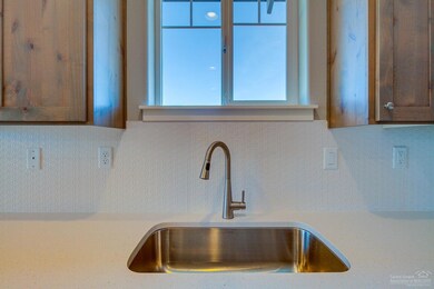 663 NW Rimrock Dr, Redmond, OR 97756 - photo 7