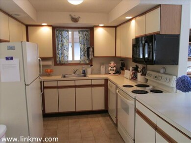 13 Vickers St, Edgartown, MA 02539 - photo 2