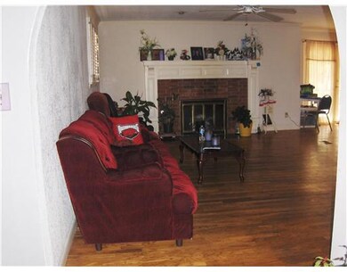 1504 W Oak St, Rogers, AR 72758 - photo 2