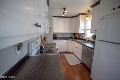 1002 S 19th St, Grand Forks, ND 58201 - photo 6