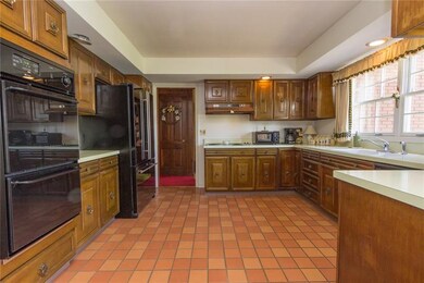 The 22X13 kitchen includes copious counter & cabin