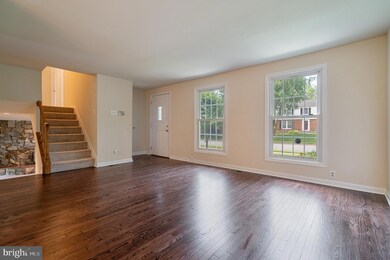 12622 Holkein Dr, Herndon, VA 20171 - photo 2
