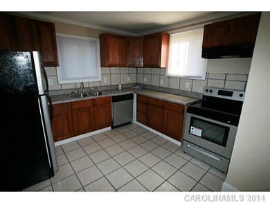 231 Maple St, Statesville, NC 28677 - photo 6