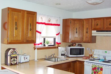 6326 Ventnor Dr, Tobyhanna, PA 18466 - photo 3