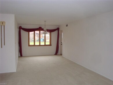 LIVING ROOM DINING ROOM ARE TANDEM. MOVE RIGHT IN.
