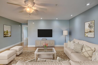 7 Heath St - Living Room6(1)