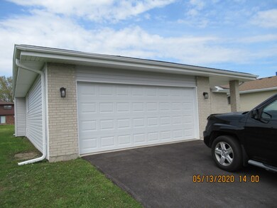 4054 Cambridge Dr, Country Club Hills, IL 60478 - photo 2