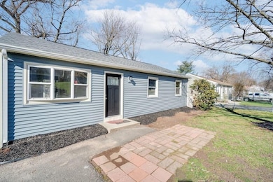 24 Jardine St, Springfield, MA 01107 - photo 2