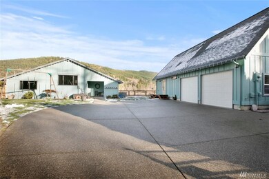 20863 Lake Sixteen Rd, Mount Vernon, WA 98274 - photo 2