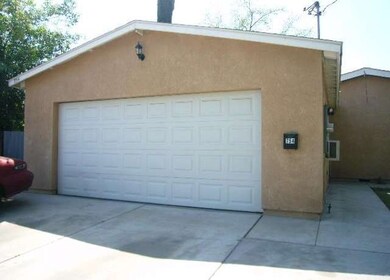 Attached 2 car garage