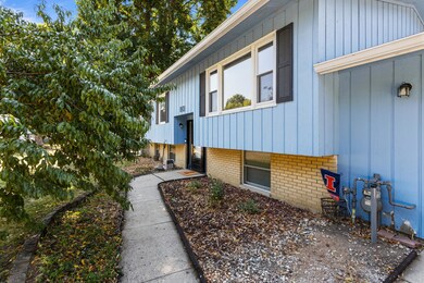 1801 Crescent Dr, Champaign, IL 61821 - photo 3