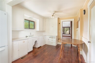 106 SW Edwards St, Yelm, WA 98597 - photo 5