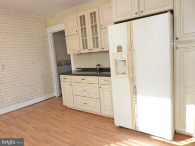 3508 Georgetown Rd, Halethorpe, MD 21227 - photo 5