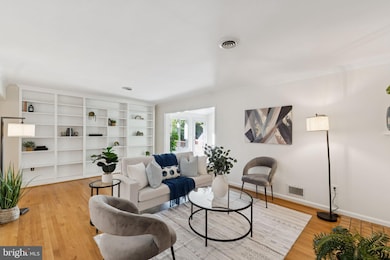 8826 Brierly Rd, Chevy Chase, MD 20815 - photo 3