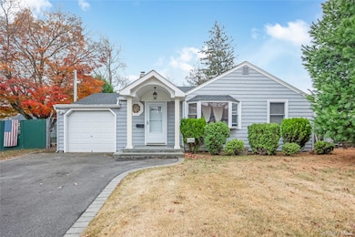 254 W 1st St, West Islip, NY 11795 - photo 2