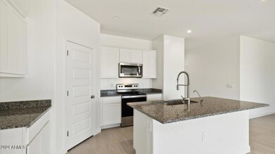 justin kitchen pic
