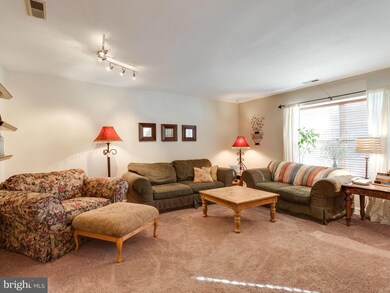 21741 Calamary Cir, Sterling, VA 20164 - photo 3