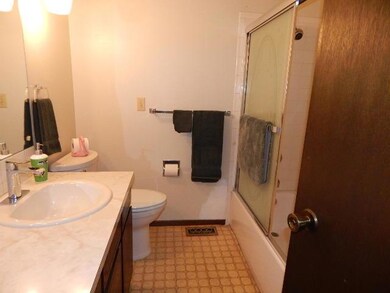 06 Guest bath