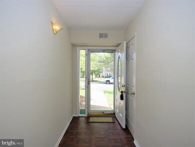 8718 Village Square Dr, Alexandria, VA 22309 - photo 6