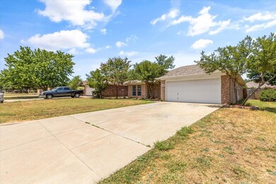 310 Preston Dr, Cleburne, TX 76033 - photo 3