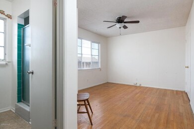 351 Fairfax Ave-MLS_Size-006-1-Master Be