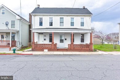 1037 1/2 Spruce St, Hagerstown, MD 21740 - photo 2