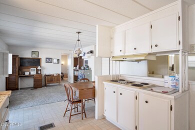 Kitcvhen Family Room