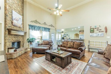 258 S Natural Springs Ln, Azle, TX 76020 - photo 4