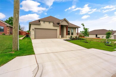 341 Clark Ave, Weatherford, TX 76085 - photo 2