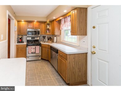 425 Heatherwood Rd, Havertown, PA 19083 - photo 7