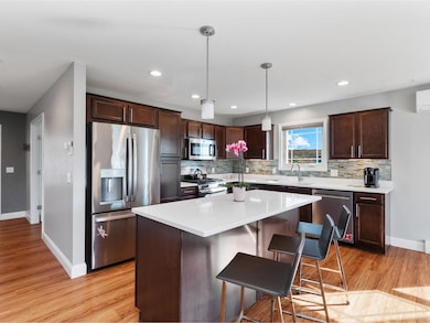 142 Commodore Dr, Vergennes, VT 05491 - photo 3