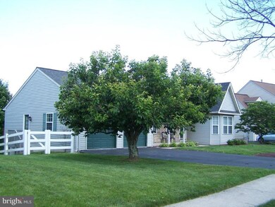 30 Greenleaf Cir, Perkasie, PA 18944 - photo 2