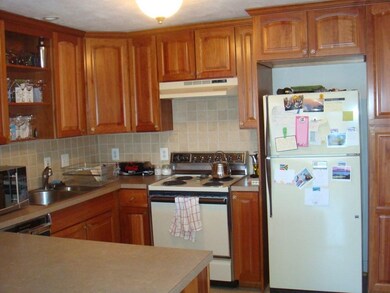 1105 Lexington St unit 10-10, Waltham, MA 02452 - photo 4