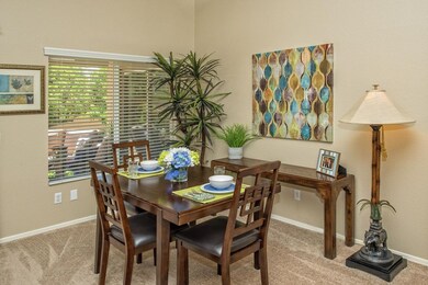 004_Dining