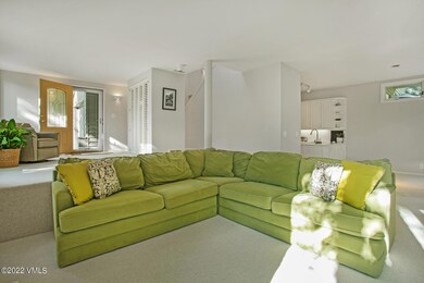 2960 Manns Ranch Rd-002-006-Living Room-