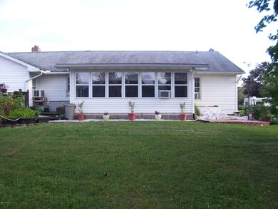1261 E 6th St, Berwick, PA 18603 - photo 4