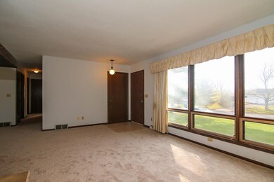 207 Hilltop Cir, Brooklyn, WI 53521 - photo 7