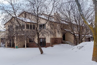 8356 Oakview Ct N Maple Grove-4-mls
