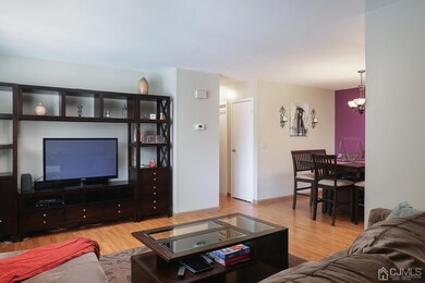 624 Cricket Ln, Woodbridge, NJ 07095 - photo 4