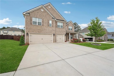 View of front of house with fence, a front yard, b