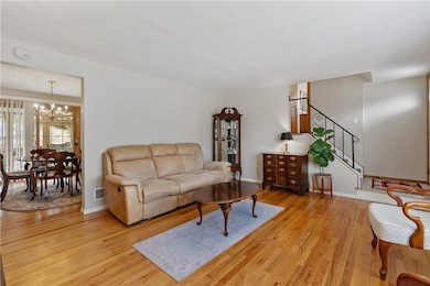 324 Tassel Ln, Pittsburgh, PA 15236 - photo 6