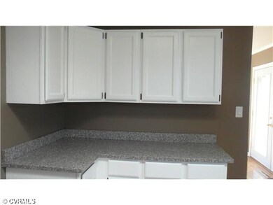 Kitchen - Plenty of countertop space and cabinets in this kitchen.