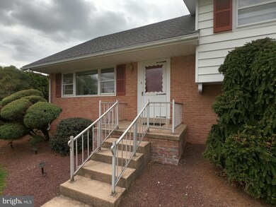 1120 Whitfield Ct, Reading, PA 19609 - photo 6