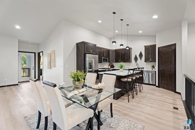 1109 S Foss Ave, Sioux Falls, SD 57110 - photo 4