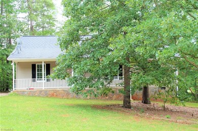 2223 Regency Dr, Randleman, NC 27317 - photo 2
